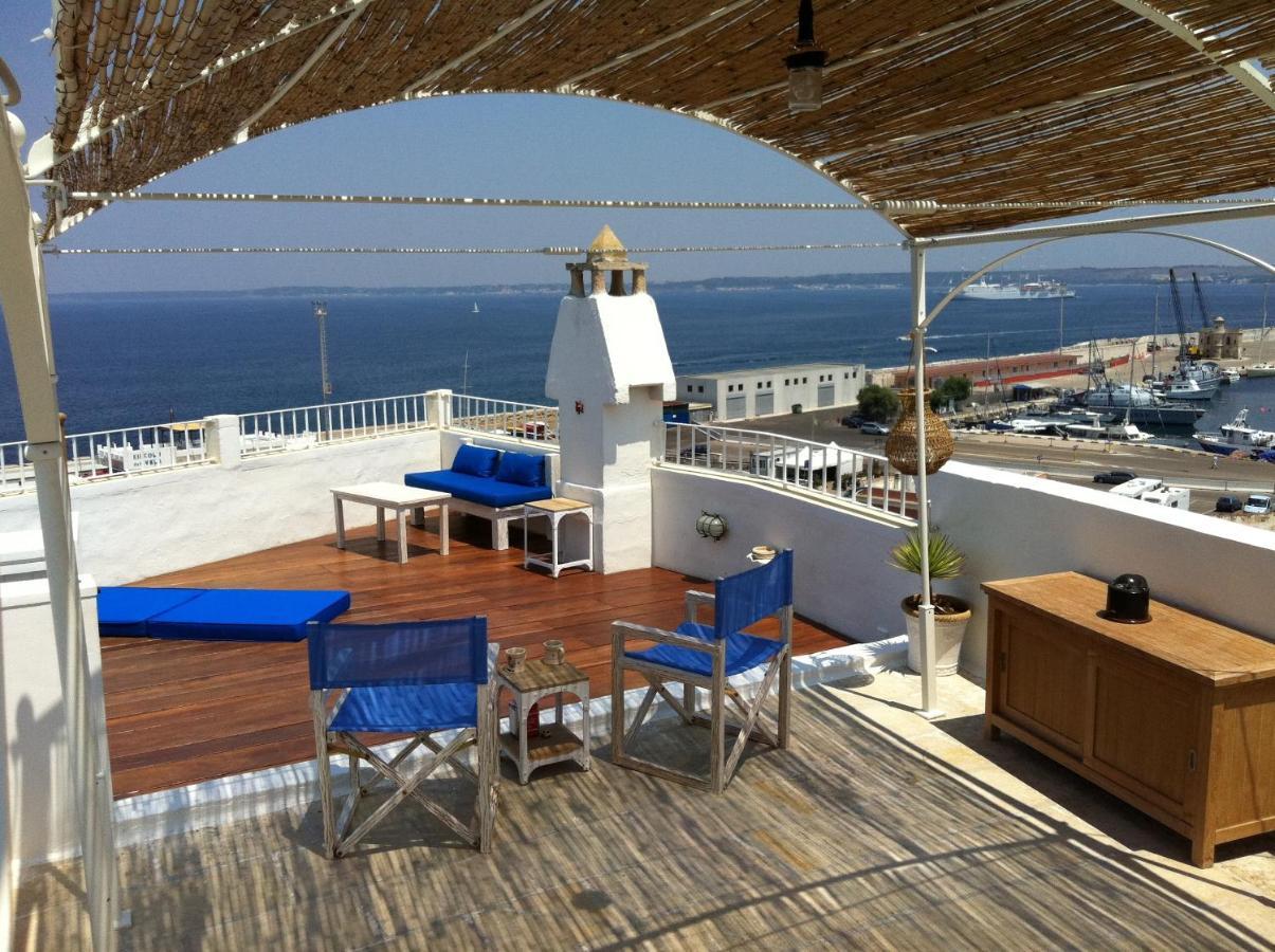 4 Balconi House-San Gregorio Palazzo Unico Vista Mare Villa Галиполи Стая снимка