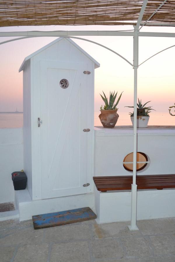 4 Balconi House-San Gregorio Palazzo Unico Vista Mare Villa Галиполи Стая снимка