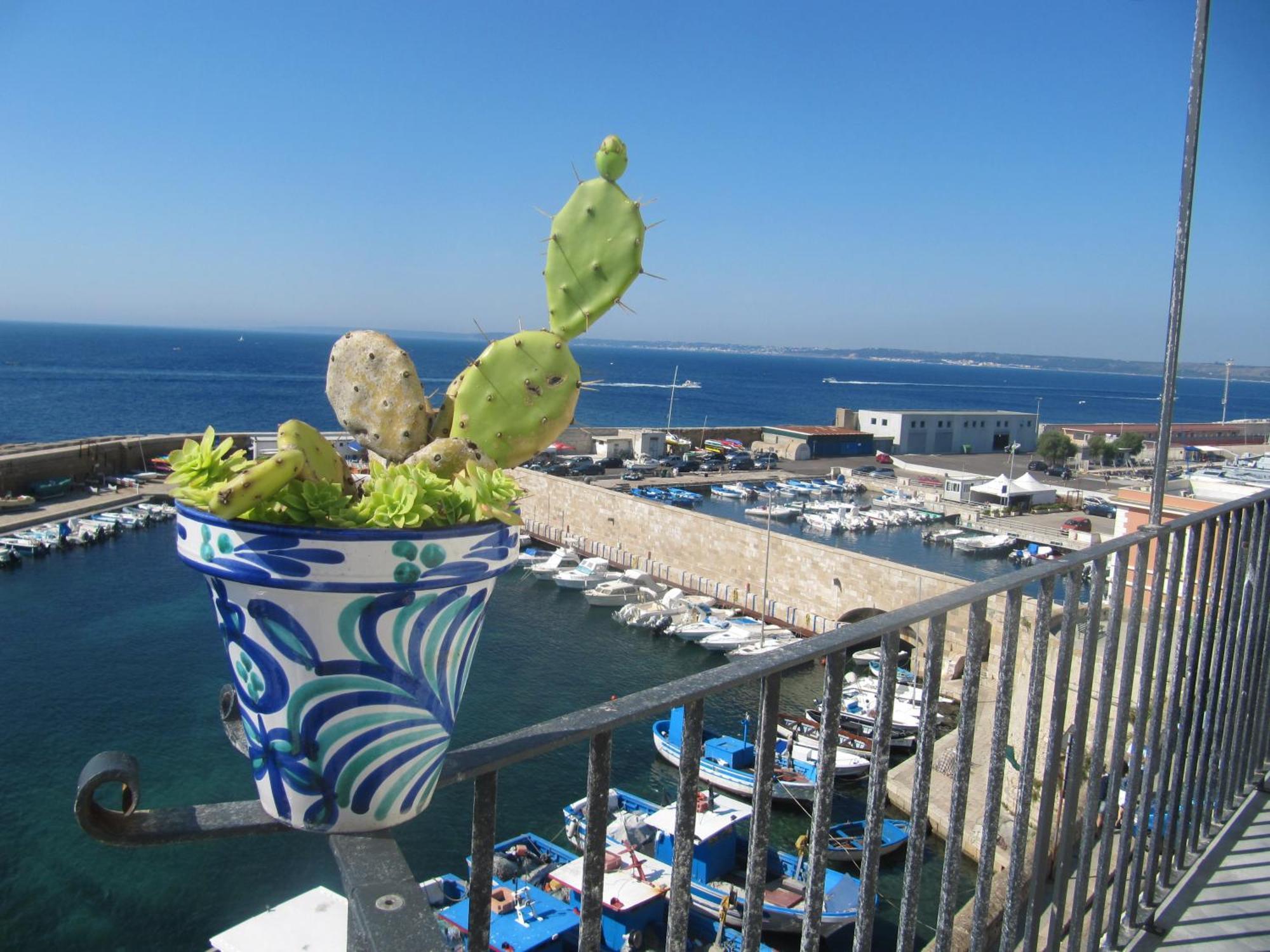 4 Balconi House-San Gregorio Palazzo Unico Vista Mare Villa Галиполи Екстериор снимка